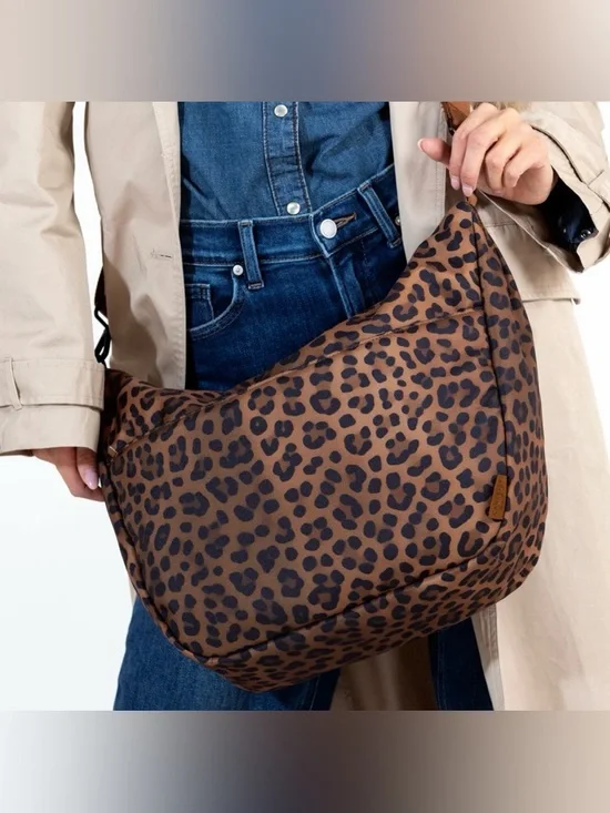 BNWT Canvelle Large Crescent Bag + Slim Wallet in Leopard 🐆 Offers Encouraged 🙌 - Picture 1 of 16